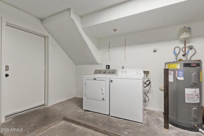 Building Photo - 829 N Bluejay Dr