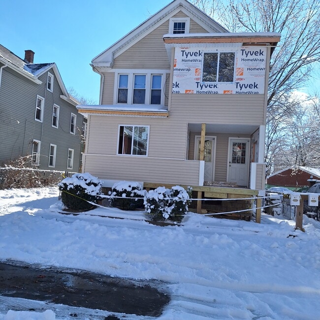 Building Photo - 67 Clayton St