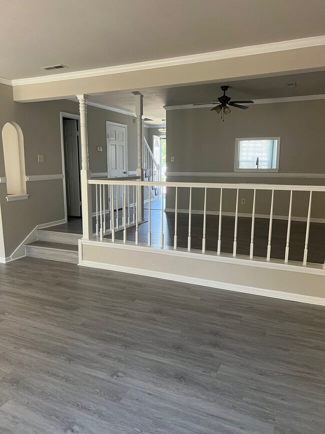 Building Photo - Totally Rehab Townhome