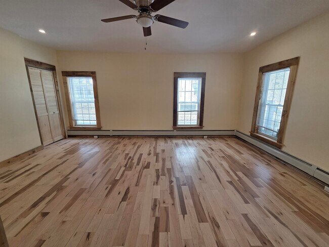 Building Photo - 526 Canaan St