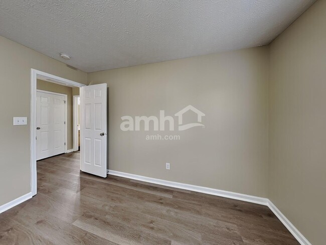 Building Photo - 7924 Valley Trace Ln
