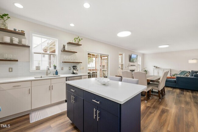 Building Photo - 930 Pristine Ln