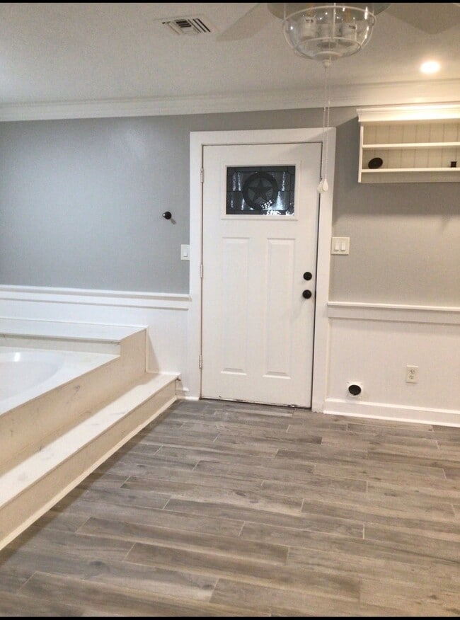 Building Photo - 15447 Avenue C