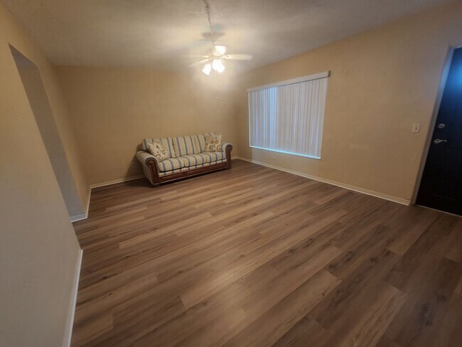 Building Photo - 1/1 condo - 55+ community