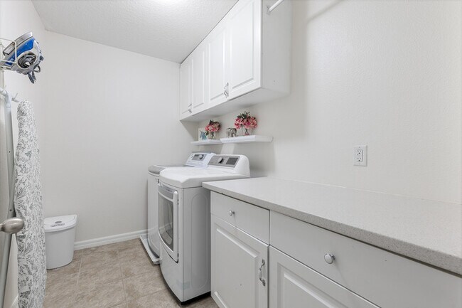 Building Photo - Waterfront Lake Nona Pool Home