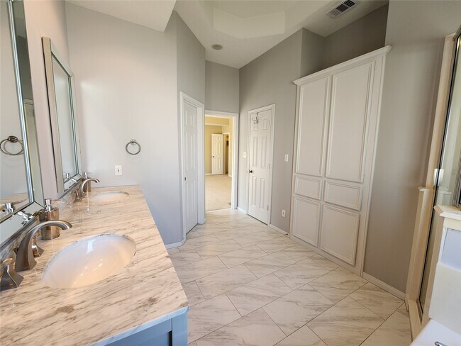 Building Photo - 317 Birdsall St