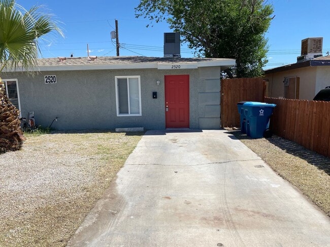 Building Photo - One story one bedroom Duplex Apartment, All Tile Floors!!! All Appliances!! Big back yard!! Recen...