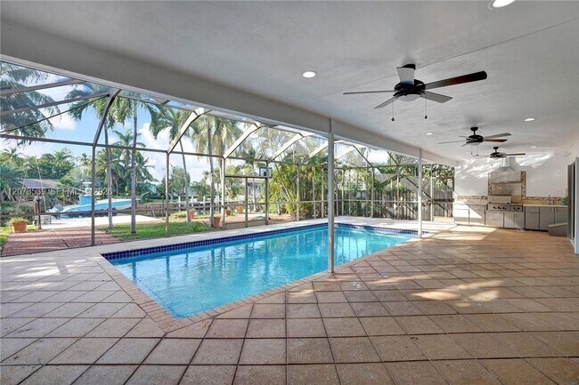 Building Photo - 612 Hibiscus Dr