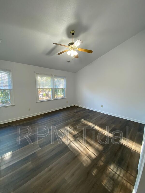 Building Photo - 610 Guy Ln