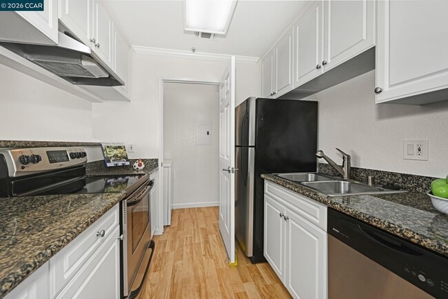 Building Photo - 440 Bollinger Canyon Ln