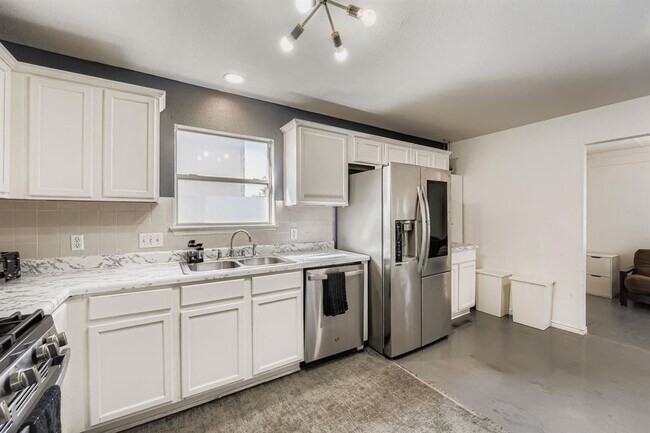 Building Photo - 928 Sally Lunn Way