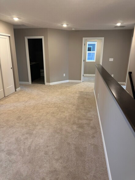 Building Photo - 2027 Aerotrain Ct N