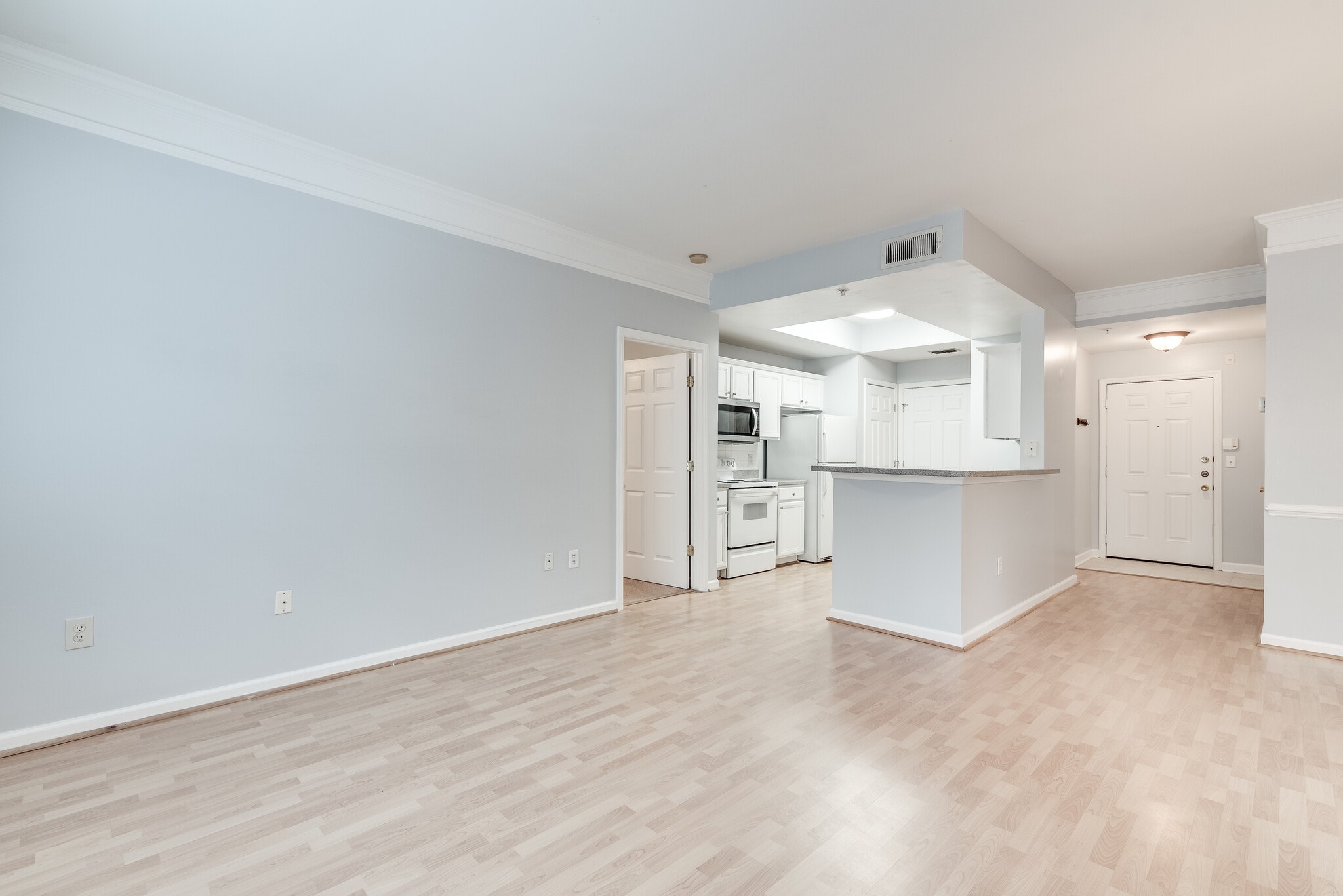 Building Photo - 2700 Pine Tree Rd NE