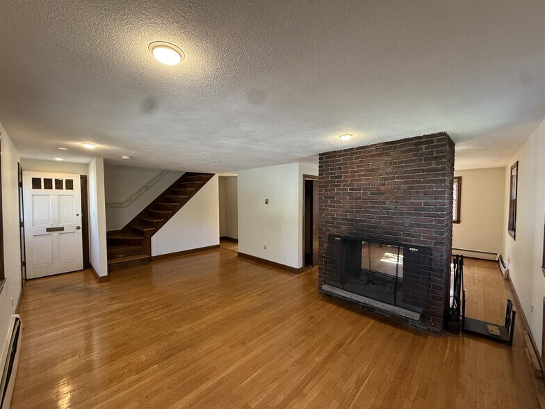 Building Photo - 22 Saville St