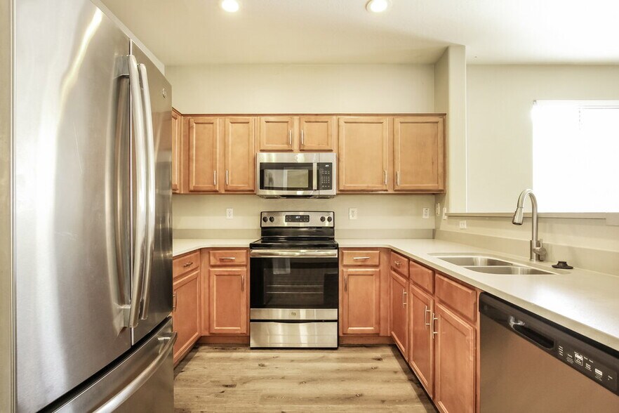 Building Photo - 6920 W Alta Vista Rd