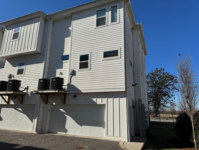 Building Photo - Great 3BR Home in the Heart of Nashville