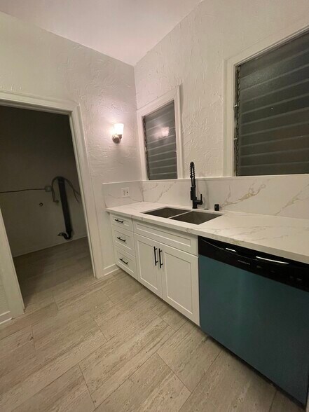 Building Photo - 417 N Gardner St