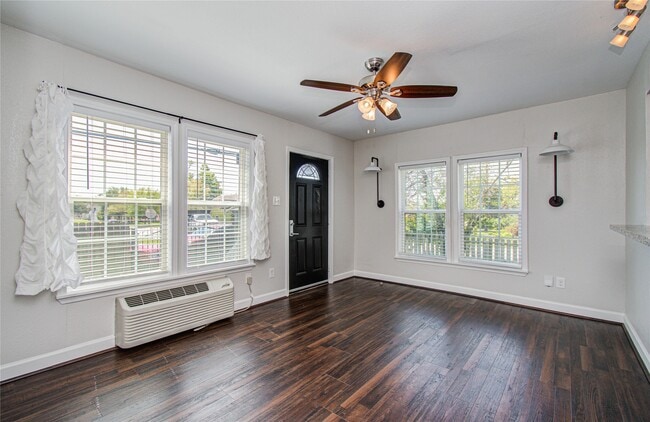 Building Photo - 1519 W 12th St