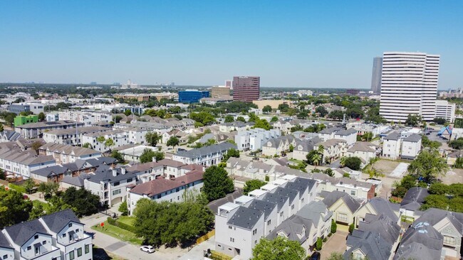 Building Photo - 5634 Dolores St