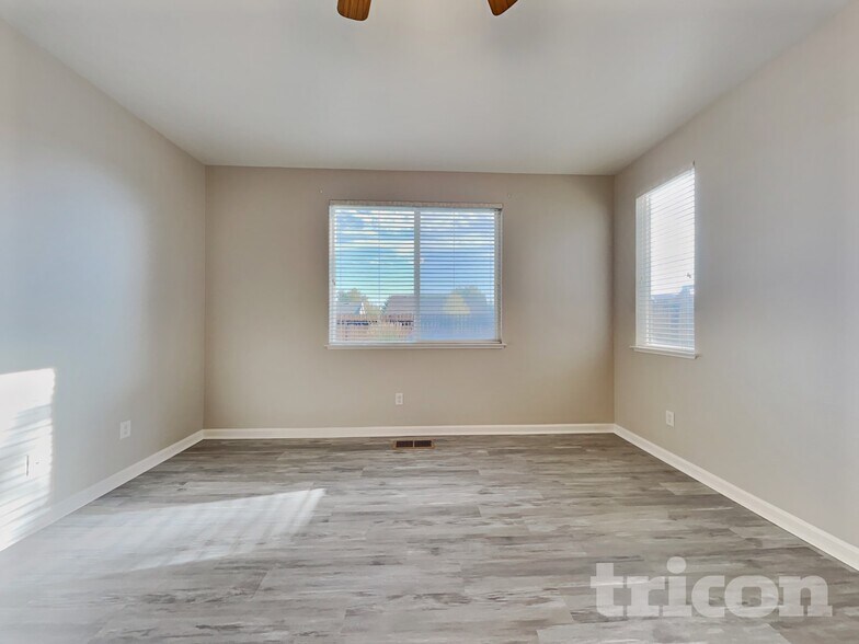 Building Photo - 9570 Long River Dr
