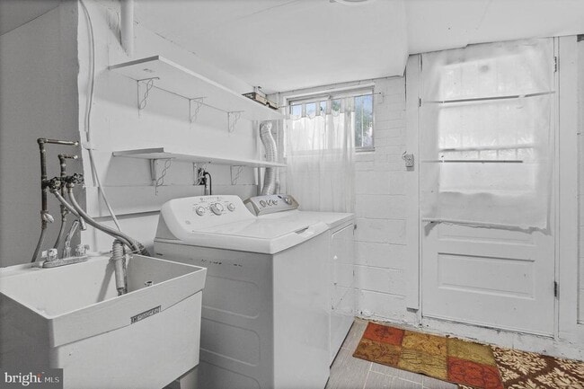 Building Photo - 6311 Barrs Ln