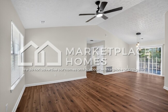 Building Photo - 1104 Bonita Cir