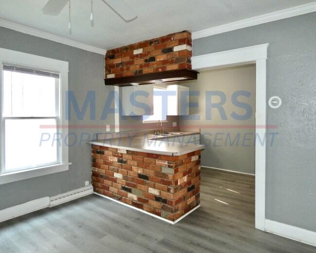 Building Photo - 1702 Hurd St