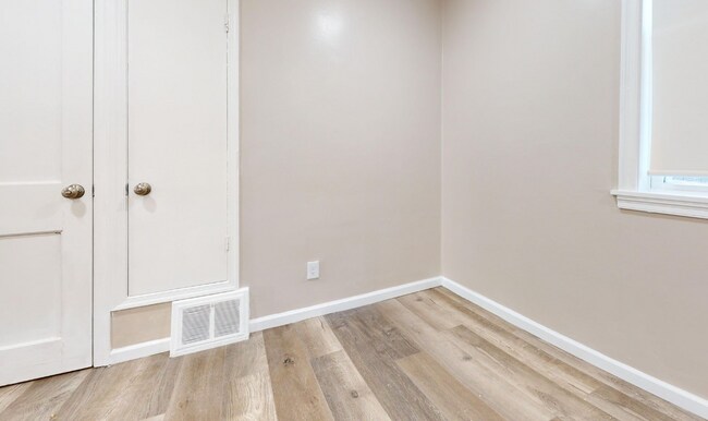 Building Photo - 8008 Algon Ave