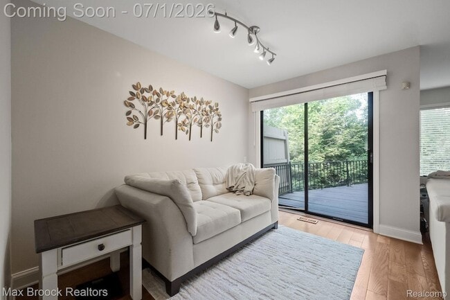 Building Photo - 1125 Meadowglen Ct