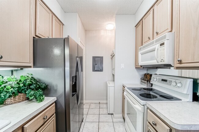 Building Photo - 351 Lakeside Ln