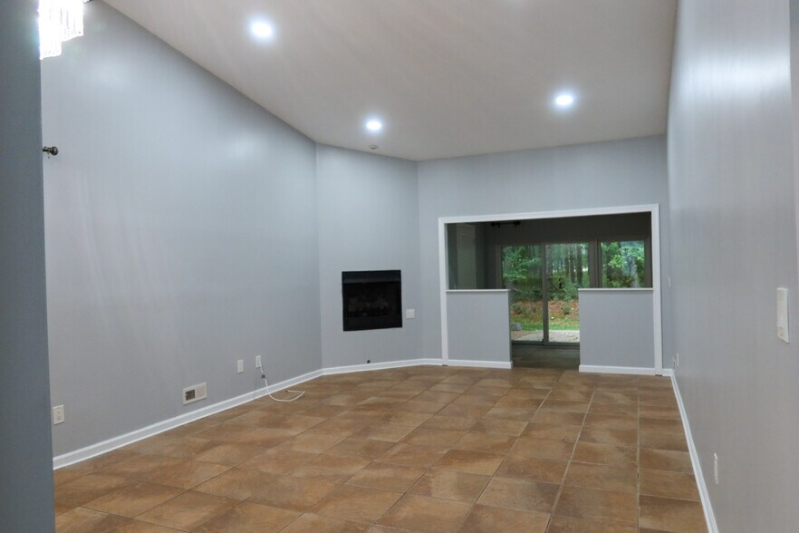Building Photo - 116 Club Pl