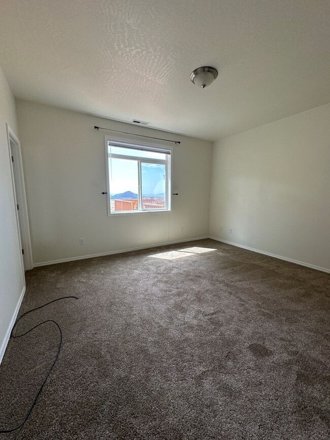 Building Photo - 5096 Larch Ln