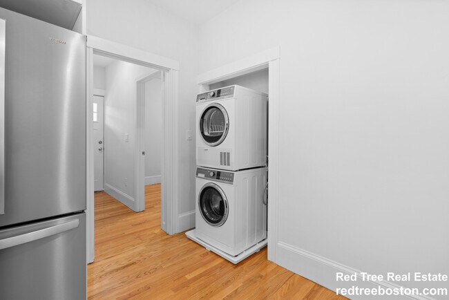 Building Photo - 79 Sydney St