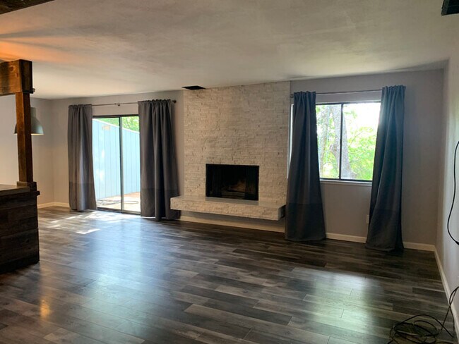 Building Photo - 3406 Bristol Ct