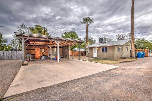 Building Photo - Vintage Ranch Home