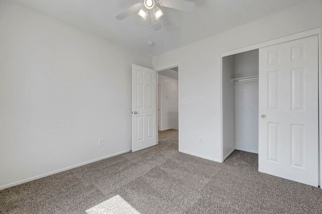 Building Photo - Adorable 2 story in the Northwest! Fresh paint and new carpet!