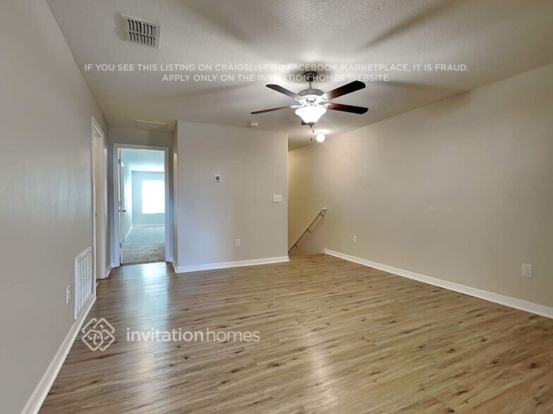 Building Photo - 10654 Lake Montauk Dr