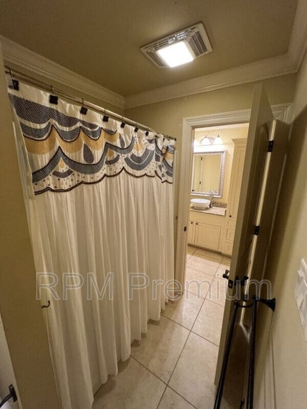 Building Photo - 17703 Shady Creek Ave