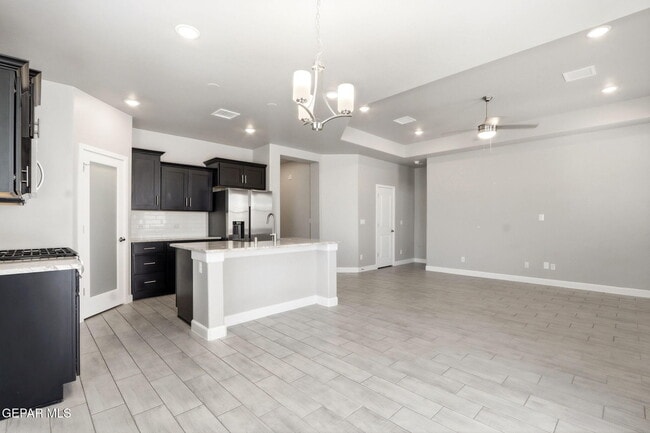 Building Photo - 13131 Oakhampton Ave