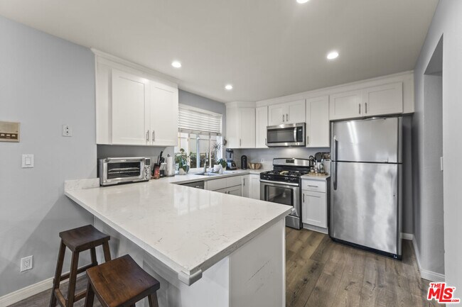 Building Photo - 712 Pacific St