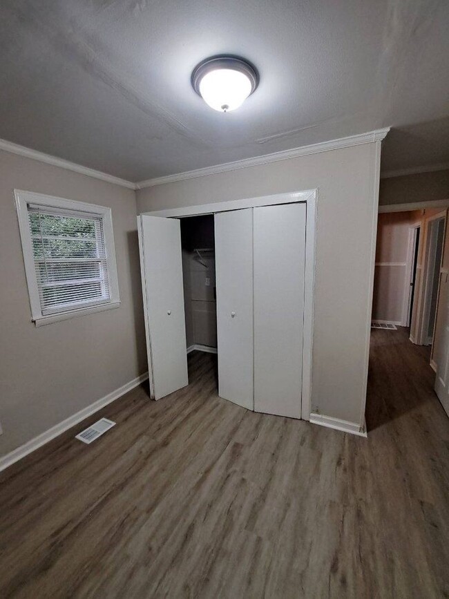 Building Photo - Cozy 3 bedroom with huge yard in College P...