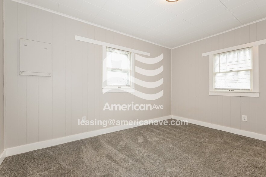 Building Photo - 933 Sycamore St