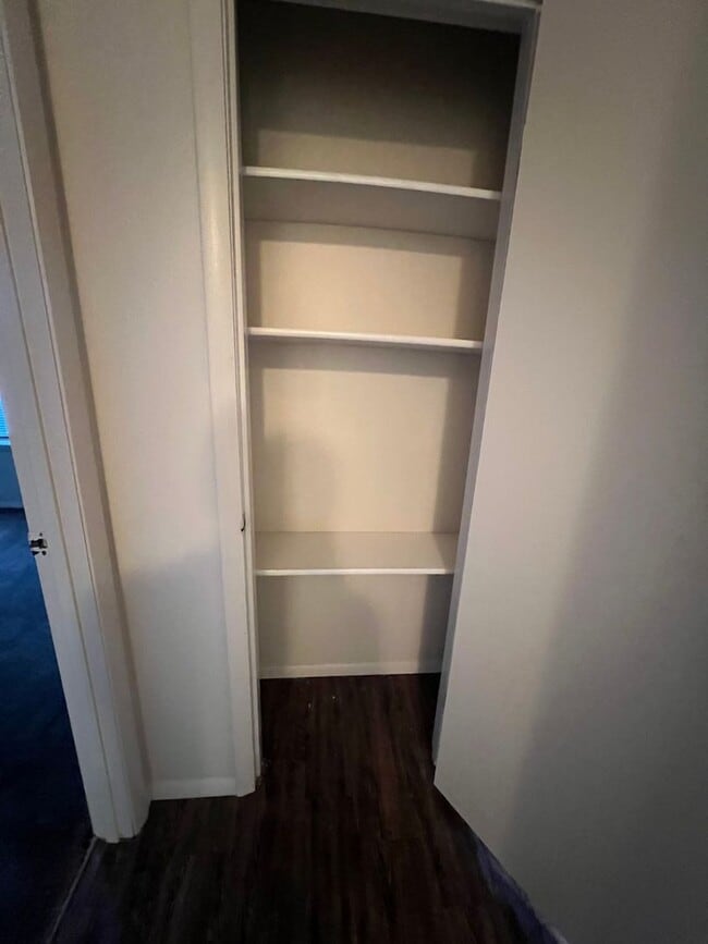 Building Photo - Nice 3 Bed 2 Bath 2 Car Garage Home, Total Electric