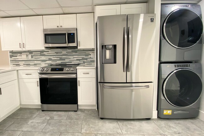 Building Photo - Live in Luxury and Convenience in the Hear...