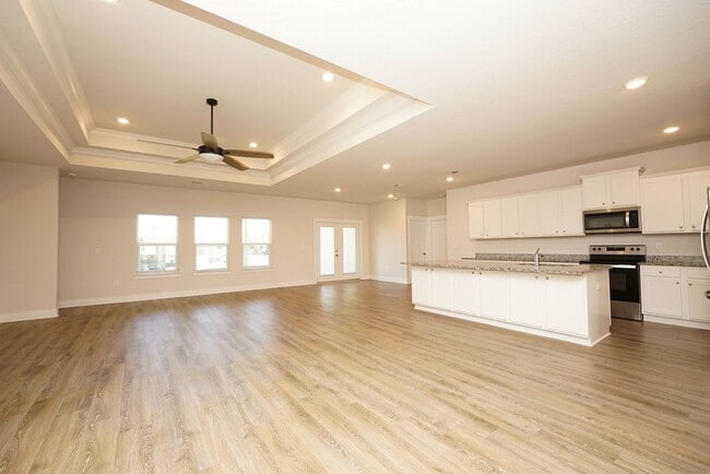 Building Photo - Spacious 5-Bedroom Home in Desirable Crest...
