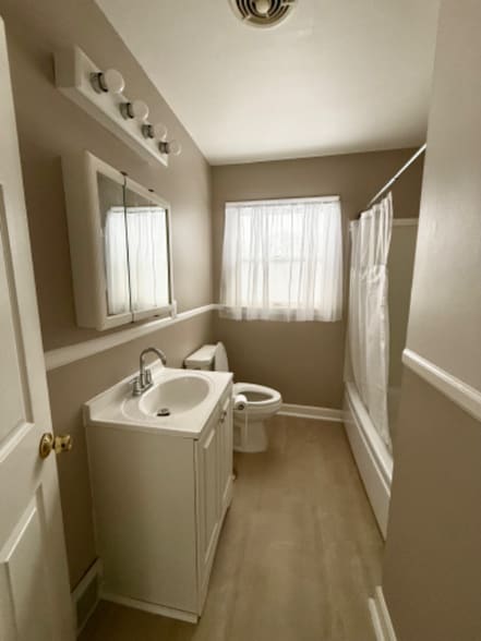 Building Photo - 18288 Deering St