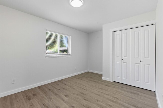 Building Photo - 5113 Loyola Ln