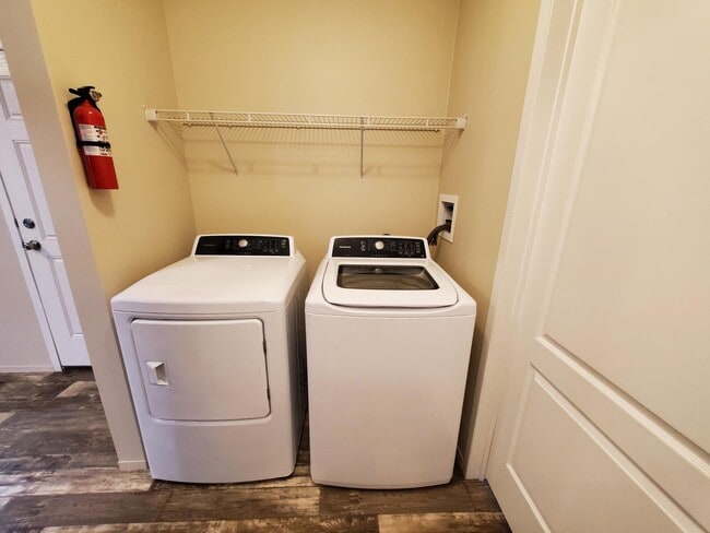 Building Photo - 9 Hummingbird Dr