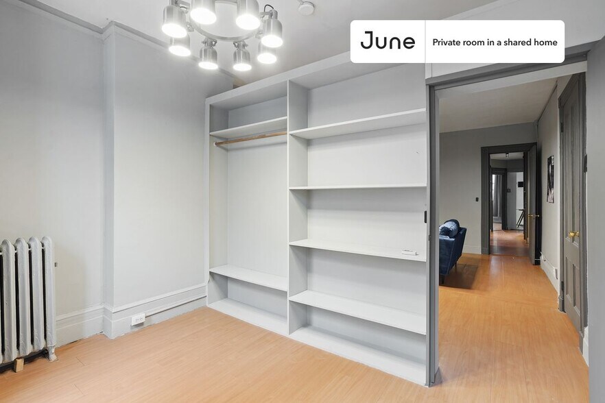 Building Photo - Room in Shared 4 bed/1 bath home