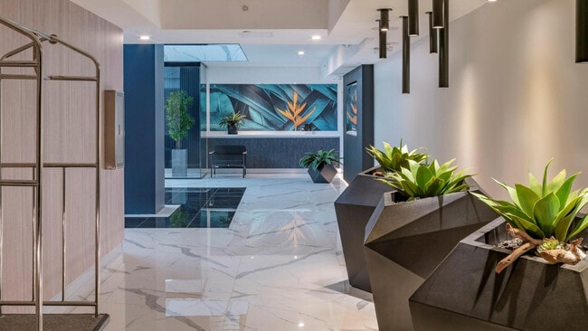 Building Photo - 425-475 E Atlantic Blvd